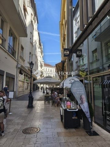 Eladó téglalakás, Budapesten, V. kerületben 102 M Ft, 2 szobás