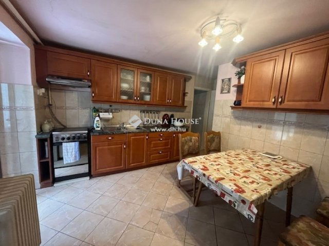 Eladó családi ház, Pécsett 65 M Ft, 4 szobás