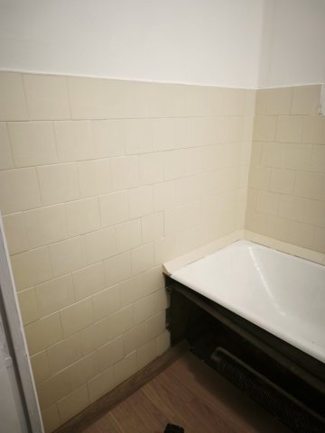 Eladó panellakás, Szegeden 48 M Ft, 1+1 szobás