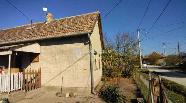 Eladó családi ház, Jászladányon 15 M Ft, 2 szobás