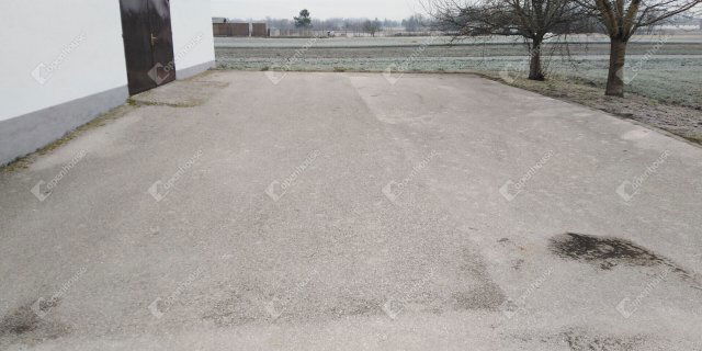 Kiadó ipari ingatlan, Komáromban 300 E Ft / hó