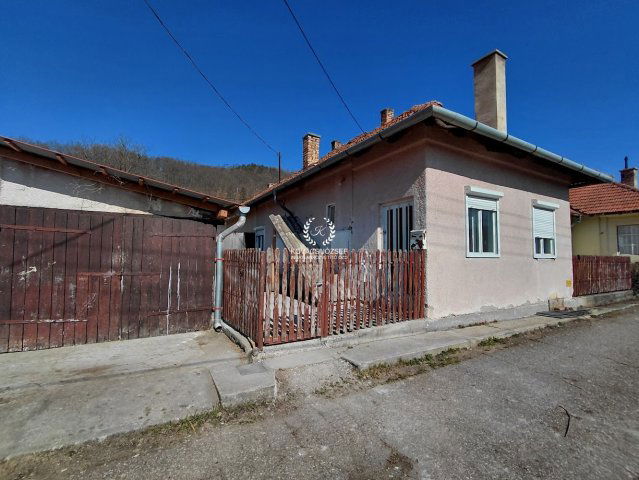 Eladó ikerház, Királdon 5.8 M Ft, 3 szobás