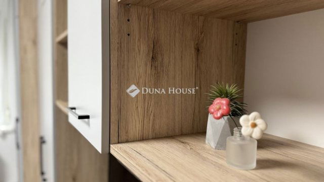 Eladó téglalakás, Budapesten, III. kerületben 84.9 M Ft