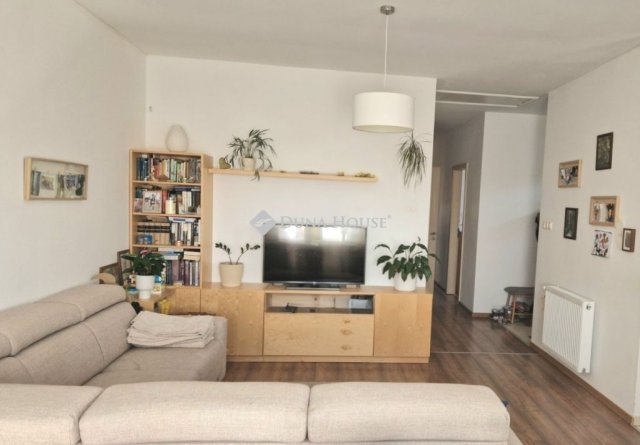 Eladó ikerház, Nagytarcsán 124 M Ft, 4 szobás