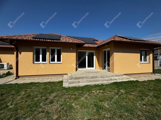 Eladó ikerház, Székesfehérvárott 110 M Ft, 5 szobás