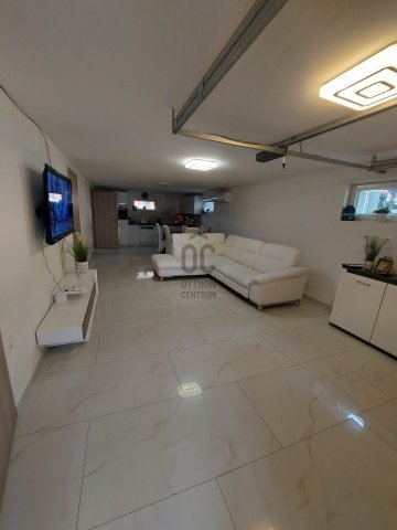 Eladó családi ház, Szigetmonostorban 111.99 M Ft, 7 szobás