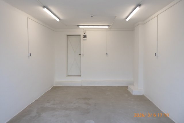 Eladó garázs, Pécsett, Magaslati úton 13.5 M Ft