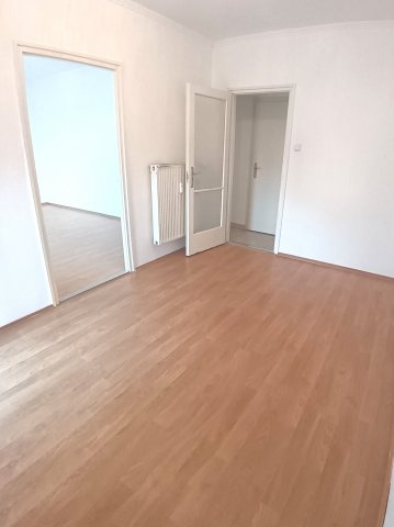 Eladó téglalakás, Csornán 43.9 M Ft, 2 szobás
