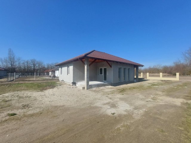 Eladó családi ház, Kiskunlacházán 92.9 M Ft, 4+1 szobás