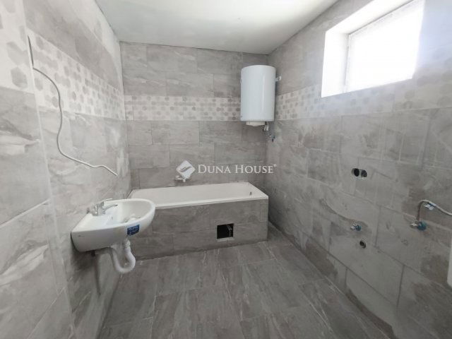 Eladó családi ház, Törtelen 44.9 M Ft, 4 szobás