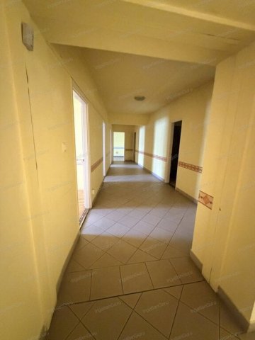 Kiadó iroda, Kecskeméten 226 E Ft / hó, 5 szobás