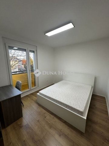 Eladó panellakás, Pécsett 56.9 M Ft, 2 szobás