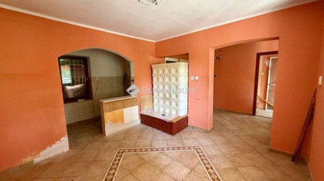 Eladó családi ház, Esztergomban 66.9 M Ft, 3 szobás