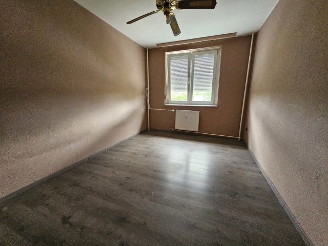 Eladó téglalakás, Pápán 20.5 M Ft, 2 szobás