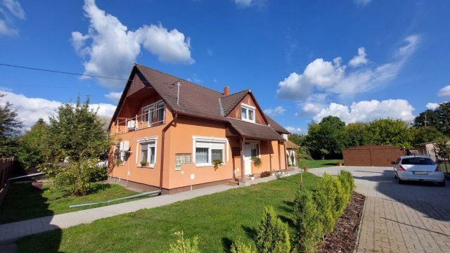 Eladó családi ház, Ercsiben 78.9 M Ft, 6 szobás