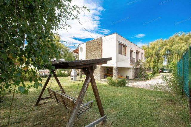 Eladó családi ház, Balatonmáriafürdőn, Parti utcában 120 M Ft