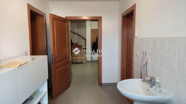 Eladó családi ház, Esztergomban 219 M Ft, 4 szobás