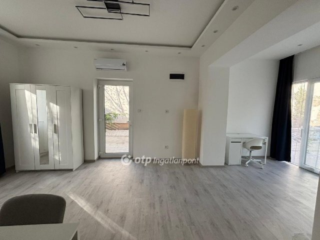 Kiadó téglalakás, albérlet, Szegeden 220 E Ft / hó, 1 szobás