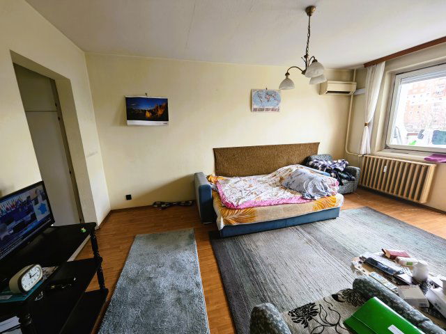 Eladó panellakás, Veszprémben 44.9 M Ft, 1+2 szobás