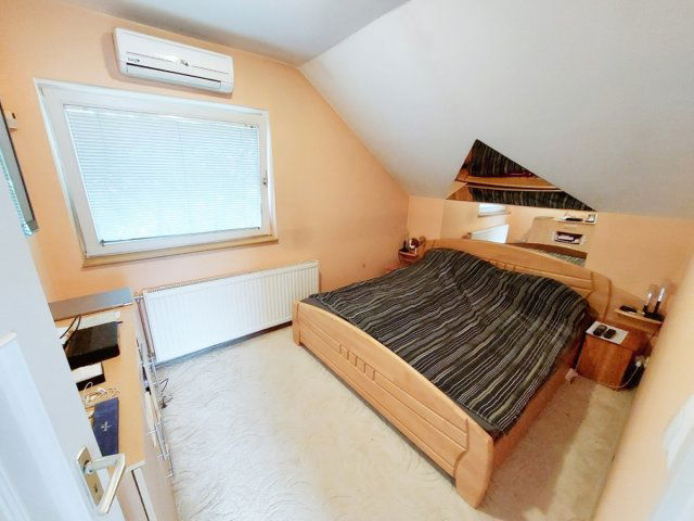 Eladó családi ház, Pócsmegyeren 89.5 M Ft, 4 szobás