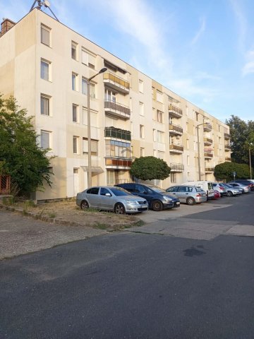 Eladó téglalakás, Tatabányán 32 M Ft, 1 szobás