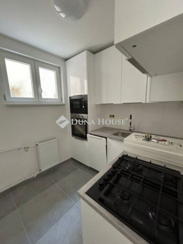 Eladó panellakás, Budapesten, XV. kerületben 63.9 M Ft, 2 szobás