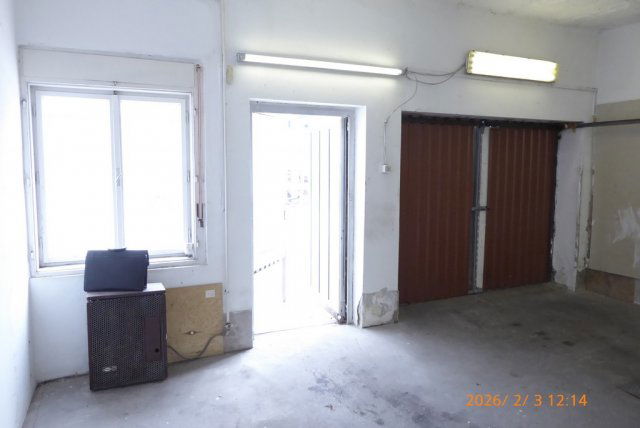 Kiadó ipari ingatlan, Pécsett, Megyeri úton 64 E Ft / hó