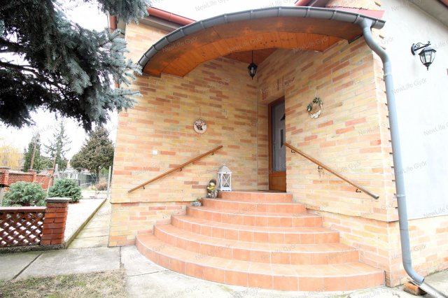 Eladó családi ház, Győrött 132 M Ft, 4 szobás