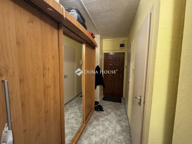 Eladó panellakás, Kecskeméten 42.9 M Ft, 2 szobás