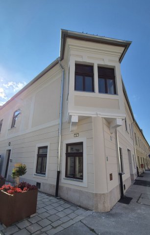 Eladó téglalakás, Győrött 109.9 M Ft, 3 szobás