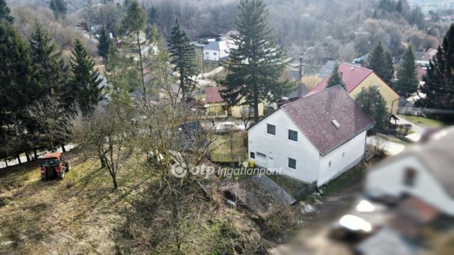 Eladó családi ház, Bakonybélben 69.8 M Ft, 6 szobás