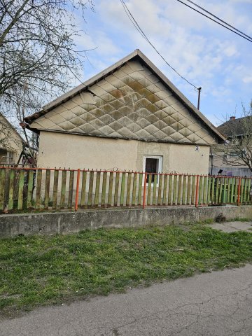 Eladó családi ház, Abonyban 13 M Ft, 1 szobás