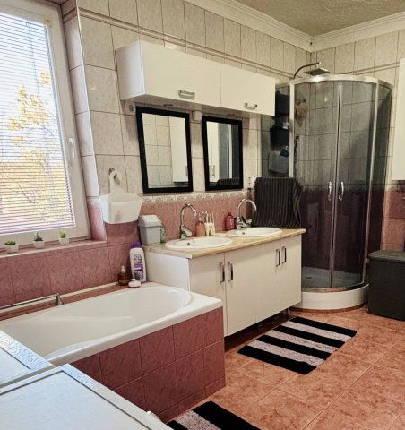 Eladó családi ház, Miskolcon 89.9 M Ft, 6+1 szobás