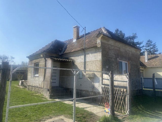 Eladó családi ház, Császáron 25 M Ft, 2 szobás