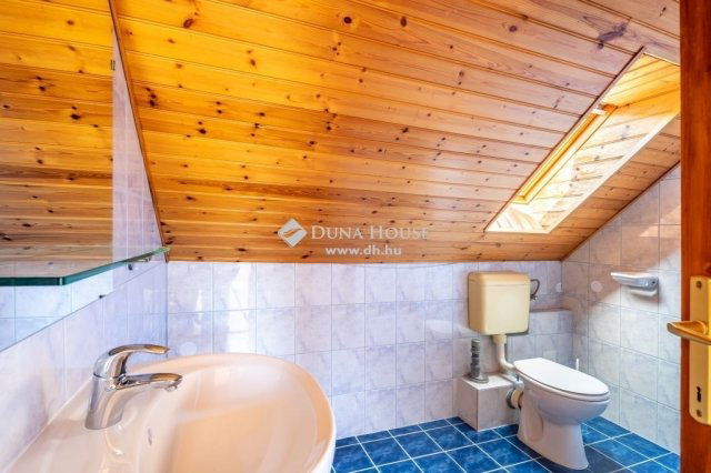 Eladó családi ház, Székesfehérvárott 149.9 M Ft, 6 szobás