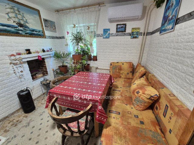 Eladó családi ház, Orosházán 9.9 M Ft, 2 szobás