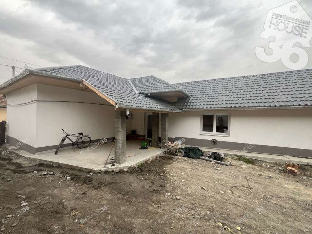 Eladó családi ház, Izsákon 43.99 M Ft, 3 szobás
