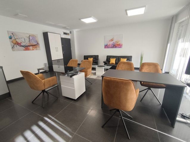 Eladó üzlethelyiség, Komáromban 45 M Ft, 1 szobás