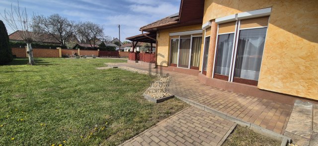Eladó családi ház, Tiszafüreden 95.8 M Ft, 4 szobás