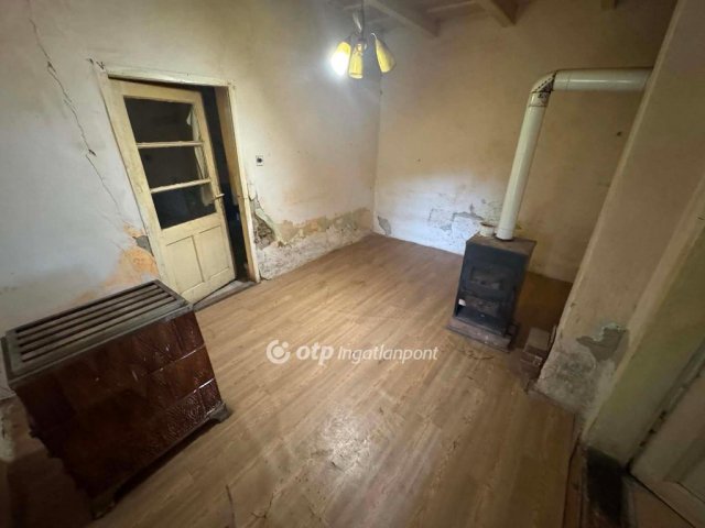 Eladó családi ház, Tápiógyörgyén 3.5 M Ft, 2 szobás
