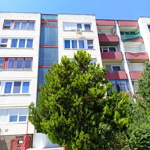 Eladó panellakás, Szolnokon 29.9 M Ft, 2 szobás
