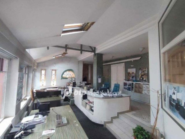 Eladó családi ház, Kecskeméten 190 M Ft, 11 szobás