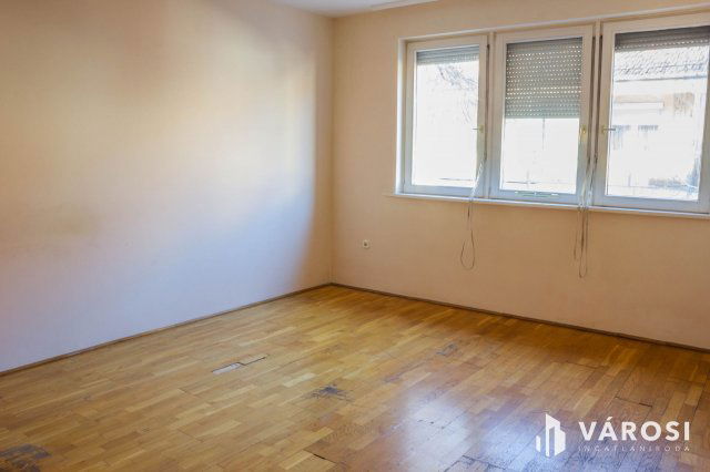 Eladó téglalakás, Szegeden 35.9 M Ft, 1 szobás