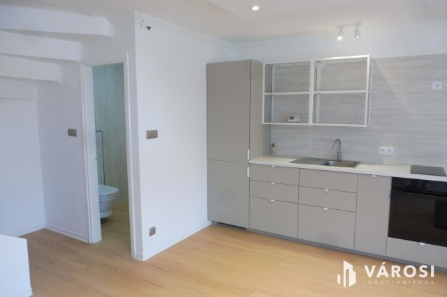 Eladó téglalakás, Szegeden 52.9 M Ft, 2 szobás