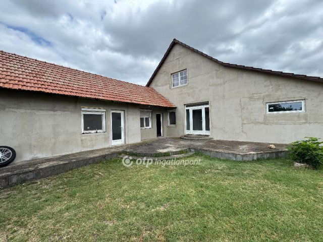 Eladó családi ház, Forráskúton 44 M Ft, 5 szobás