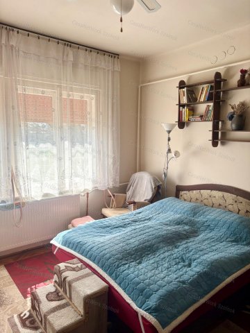 Eladó családi ház, Újszászon 60 M Ft, 4 szobás