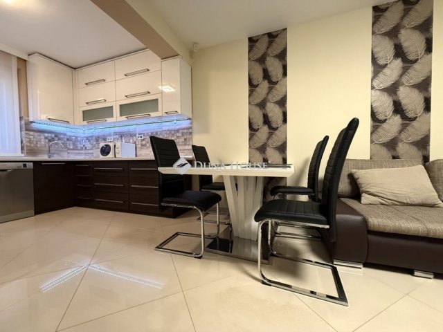 Eladó ikerház, Kecskeméten 104 M Ft, 4 szobás