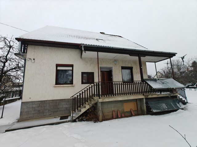 Eladó családi ház, Pécelen 129.9 M Ft, 4 szobás