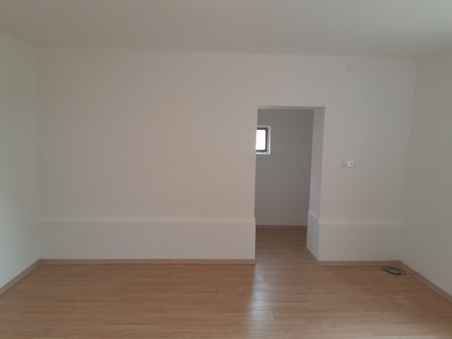 Kiadó családi ház, albérlet, Szákszenden 200 E Ft / hó