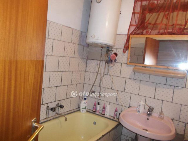 Eladó családi ház, Zsámbokon 16.2 M Ft, 1+3 szobás